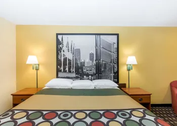Super 8 by Wyndham Indianapolis/Southport Rd hotel thumbnail 6