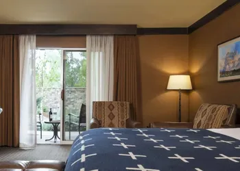 Wayfinder Bishop hotel thumbnail 6
