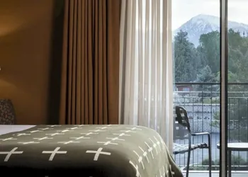 Wayfinder Bishop hotel thumbnail 8