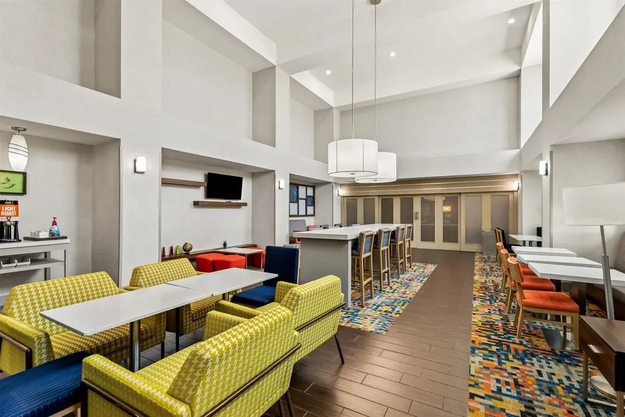 Hampton Inn & Suites Corpus Christi I-37 - Navigation Blvd hotel detail image 2