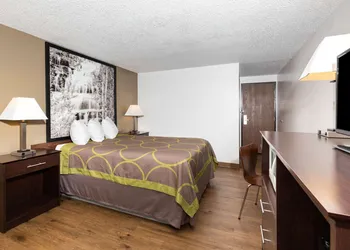Super 8 by Wyndham Missoula/Brooks Street hotel thumbnail 7