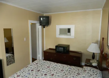 Belle Isle Motel hotel thumbnail 4
