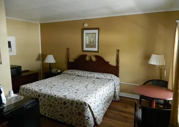 Belle Isle Motel hotel thumbnail 6