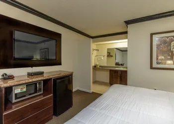 Budget Host Inn hotel thumbnail 8