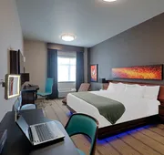 Hotel Clique Calgary Airport hotel detail image 3
