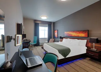 Hotel Clique Calgary Airport hotel thumbnail 3