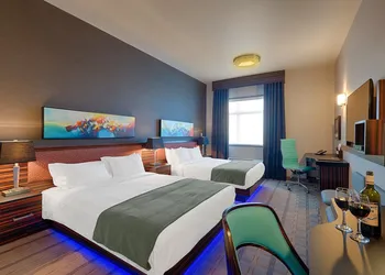Hotel Clique Calgary Airport hotel thumbnail 5