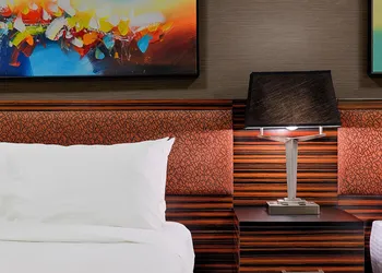 Hotel Clique Calgary Airport hotel thumbnail 6