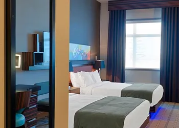 Hotel Clique Calgary Airport hotel thumbnail 7