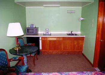 Blue Spruce Motel hotel thumbnail 3