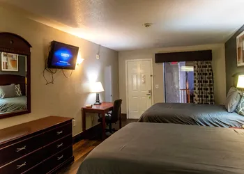 Magnolia Inn And Suites hotel thumbnail 6