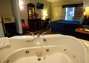 Magnolia Inn And Suites hotel thumbnail 7