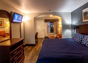 Magnolia Inn And Suites hotel thumbnail 8