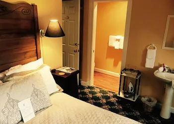 Campbell House Inn hotel thumbnail 5