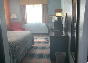 Sunrise Inn hotel thumbnail 5