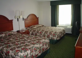 La Quinta Inn & Suites by Wyndham Fort Smith hotel thumbnail 3