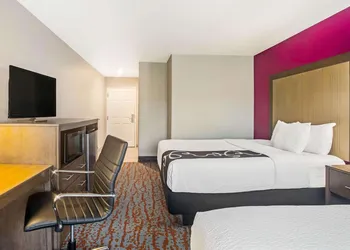 La Quinta Inn & Suites by Wyndham Fort Smith hotel thumbnail 6