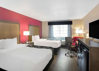 La Quinta Inn & Suites by Wyndham Fort Smith hotel thumbnail 7