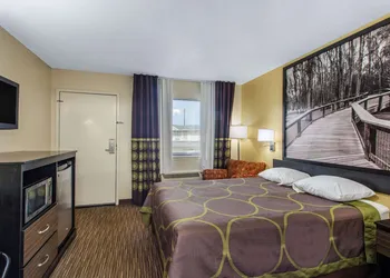 Super 8 by Wyndham Florence hotel thumbnail 4