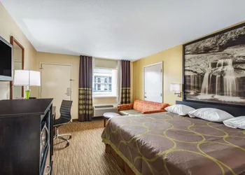 Super 8 by Wyndham Florence hotel thumbnail 7