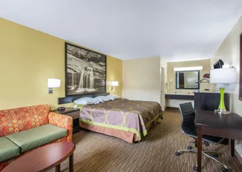 Super 8 by Wyndham Florence hotel thumbnail 8