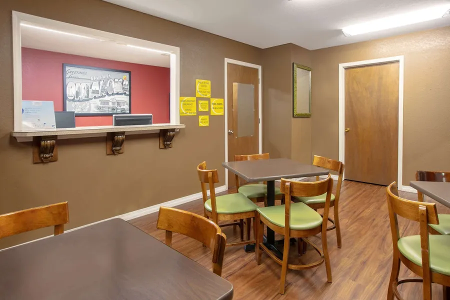 Super 8 by Wyndham Big Cabin/Vinita Area hotel detail image 2