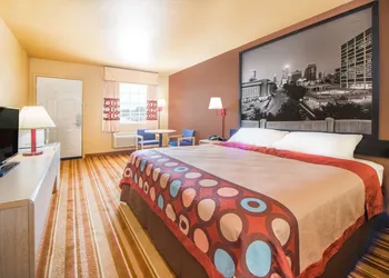 Super 8 by Wyndham Big Cabin/Vinita Area hotel thumbnail 4