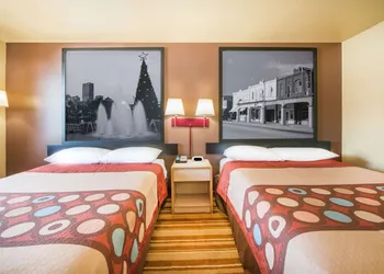 Super 8 by Wyndham Big Cabin/Vinita Area hotel thumbnail 6