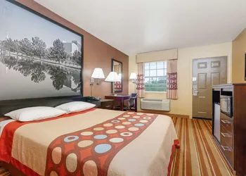 Super 8 by Wyndham Big Cabin/Vinita Area hotel thumbnail 8
