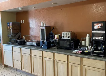 Western Inn & Suites hotel thumbnail 3