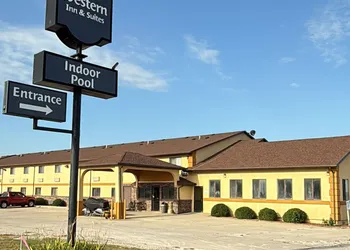 Western Inn & Suites hotel thumbnail 4