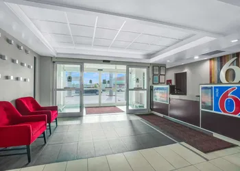 Motel 6 Montgomery, AL - Airport hotel thumbnail 2
