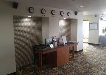 Ramada by Wyndham Abbotsford hotel thumbnail 2