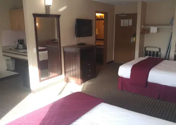 Ramada by Wyndham Abbotsford hotel thumbnail 7