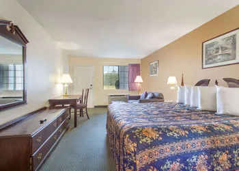 Days Inn by Wyndham Picayune hotel thumbnail 5