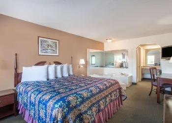 Days Inn by Wyndham Picayune hotel thumbnail 6
