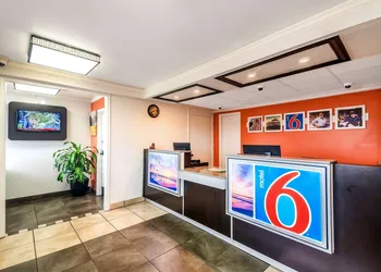 Motel 6 Anniston, AL hotel thumbnail 7