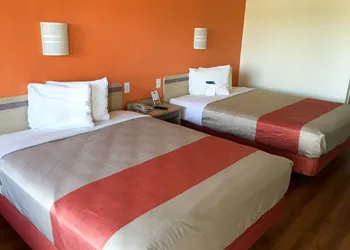 Motel 6 Anniston, AL hotel thumbnail 8