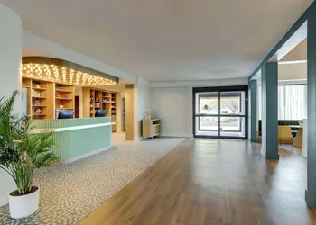 Sonesta Select Scottsdale at Mayo Clinic Campus hotel thumbnail 2