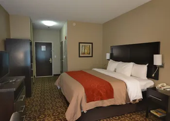 Comfort Inn & Suites Trussville I-59 exit 141 hotel thumbnail 4