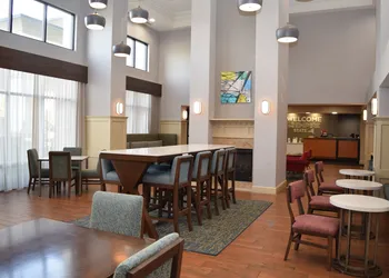 Hampton Inn & Suites Albany Airport hotel thumbnail 2