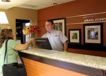 Hampton Inn & Suites Albany Airport hotel thumbnail 6