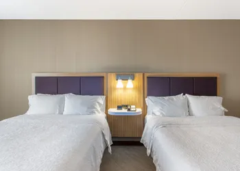 Hampton Inn & Suites Albany Airport hotel thumbnail 8