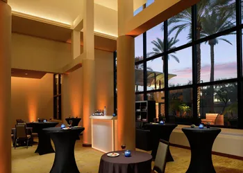 DoubleTree Suites by Hilton Phoenix hotel thumbnail 2