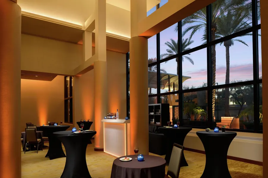 DoubleTree Suites by Hilton Phoenix hotel detail image 2