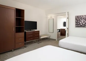 DoubleTree Suites by Hilton Phoenix hotel thumbnail 6