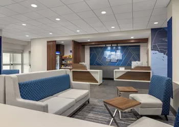Holiday Inn Express & Suites Phoenix Midtown by IHG hotel thumbnail 3