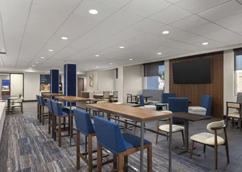 Holiday Inn Express & Suites Phoenix Midtown by IHG hotel thumbnail 4