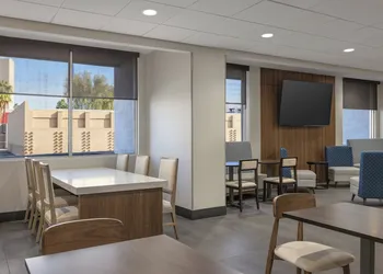 Holiday Inn Express & Suites Phoenix Midtown by IHG hotel thumbnail 6