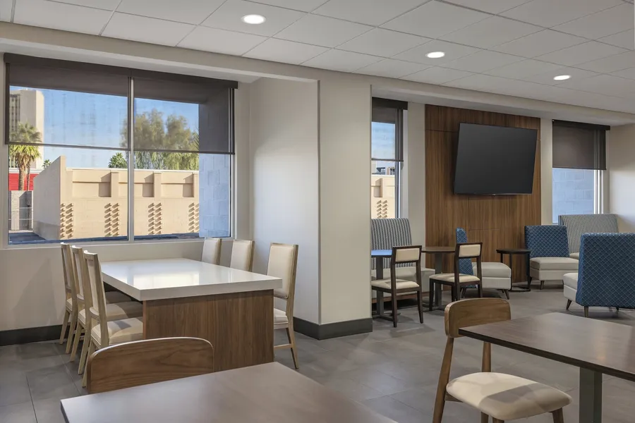Holiday Inn Express & Suites Phoenix Midtown by IHG hotel detail image 6